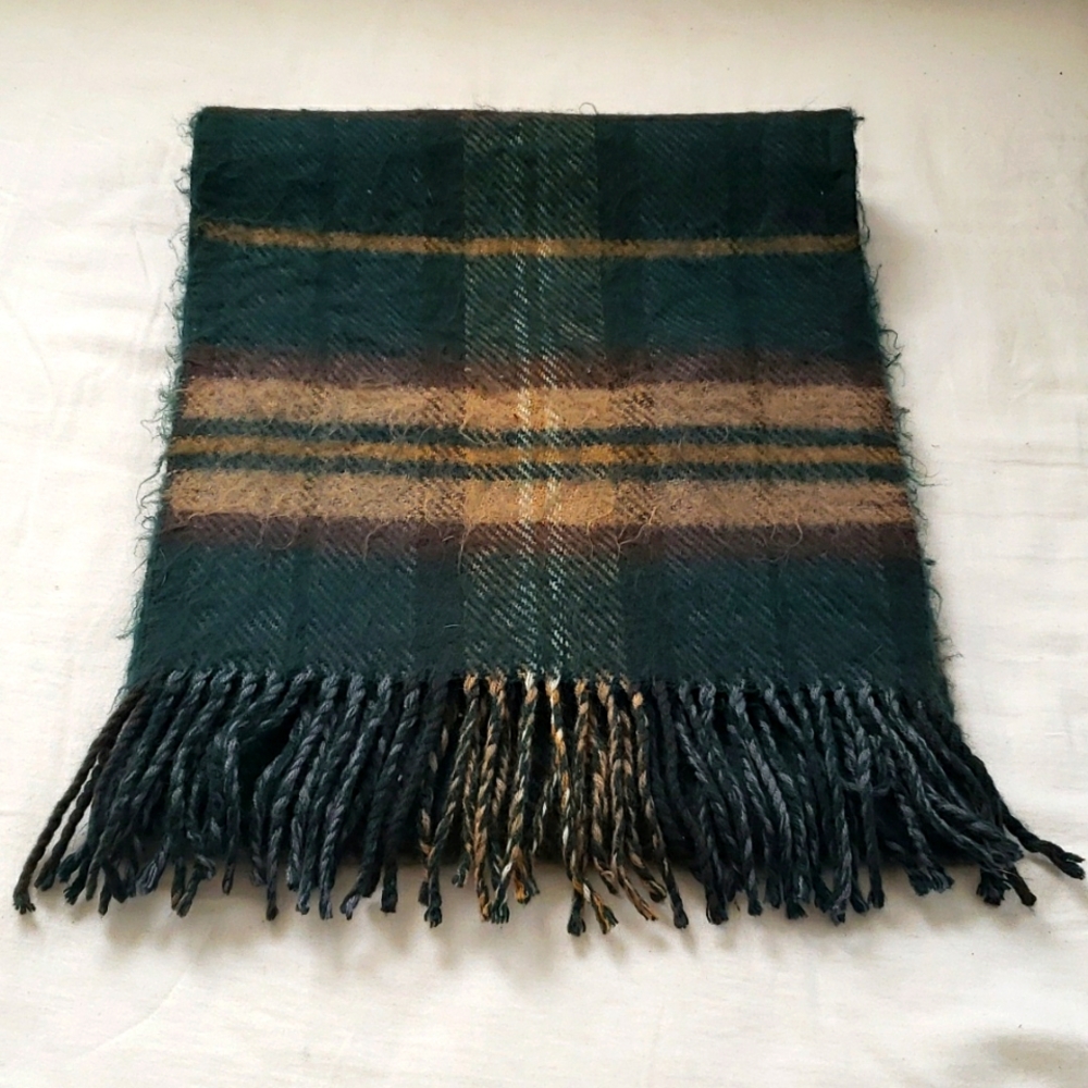 Unisex scarf, no tags but feels like cashmere. Forest green, tan, and brown.